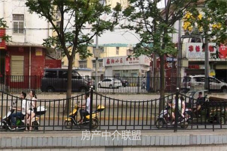 港基东原华府精装修3室62万送地下车位+储藏室